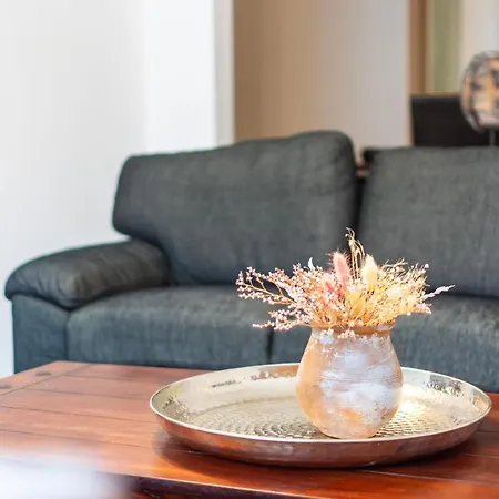 Art Luxury - Central, Metro To Airport Apartament *