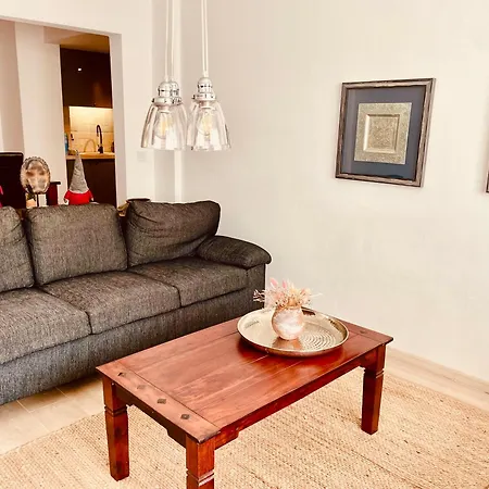 Appartamento Art Luxury - Central, Metro To Airport *