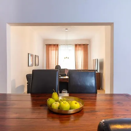 Art Luxury - Central, Metro To Airport Apartment *